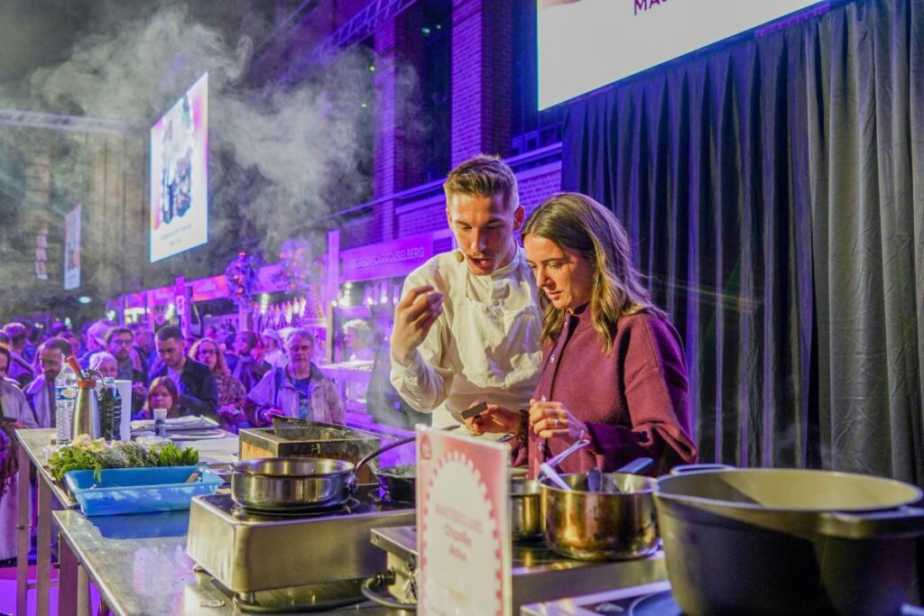 Le chef Charlie Anne durant sa masterclass au Lille Street Food Festival 2025.
